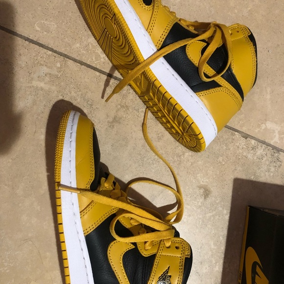 Black&yellow Air Jordan’s size 4 youth (not little kid) like new (worn once).